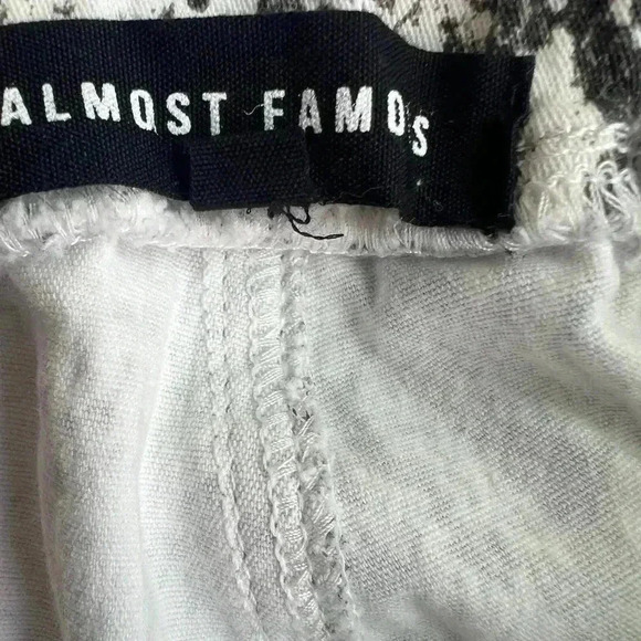 Almost Famous Women's Snake Print Cargo Jogger Pants-Medium-Pockets - Picture 4 of 6